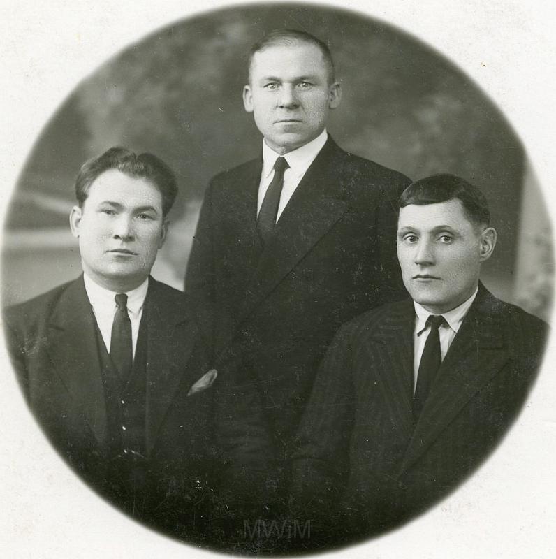 KKE 303.jpg - Od lewej: Piotr Szylkin z kolegami. lata 30 XX wieku.
